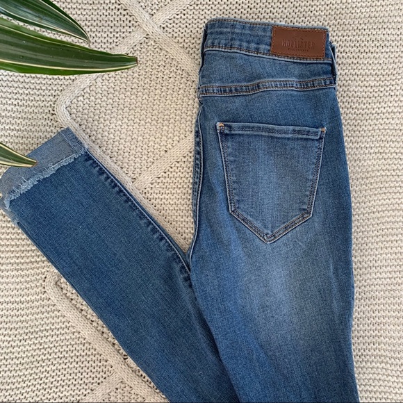 Hollister Ripped Skinny Jeans - Picture 2 of 2